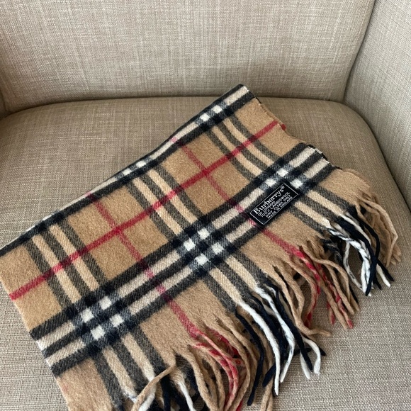Authentic vintage Burberrys nova check tan scarf (F60) - Picture 2 of 7